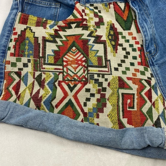 NWOT SHEIN embroidered jean shorts - Picture 3 of 12